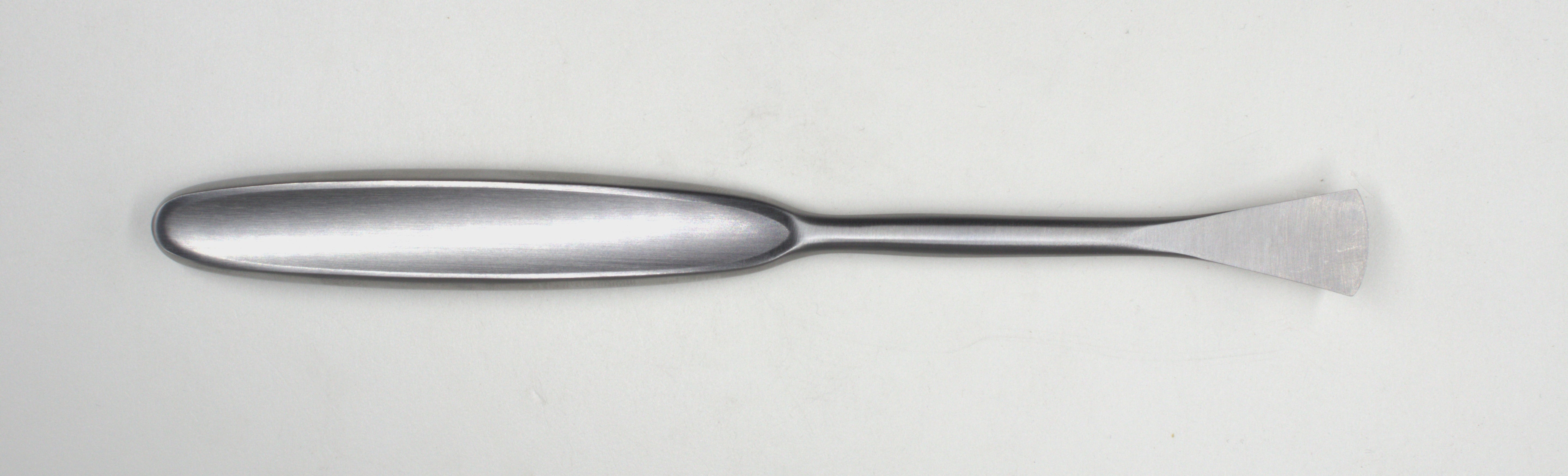 Cushing Elevator Sharp Round Serr